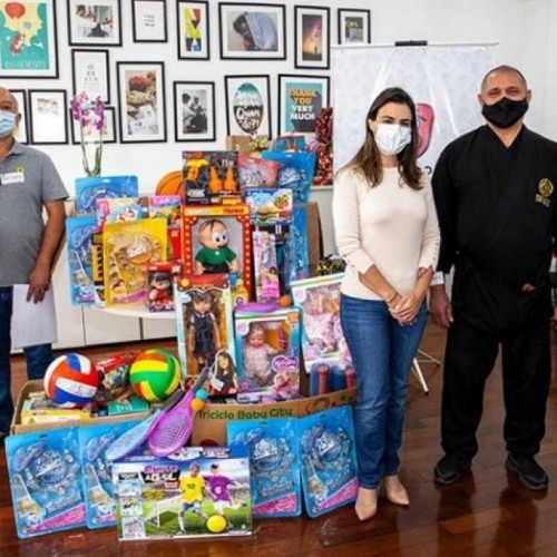 Templo Ryushoji faz a doação de brinquedos