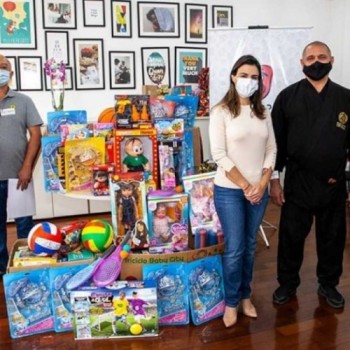 Templo Ryushoji faz a doação de brinquedos