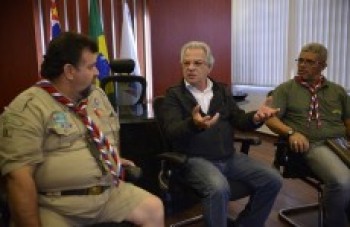 Grupo de escoteiros fazem visita a Borges