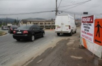 Obras do Corredor Leste-Oeste interdita avenida