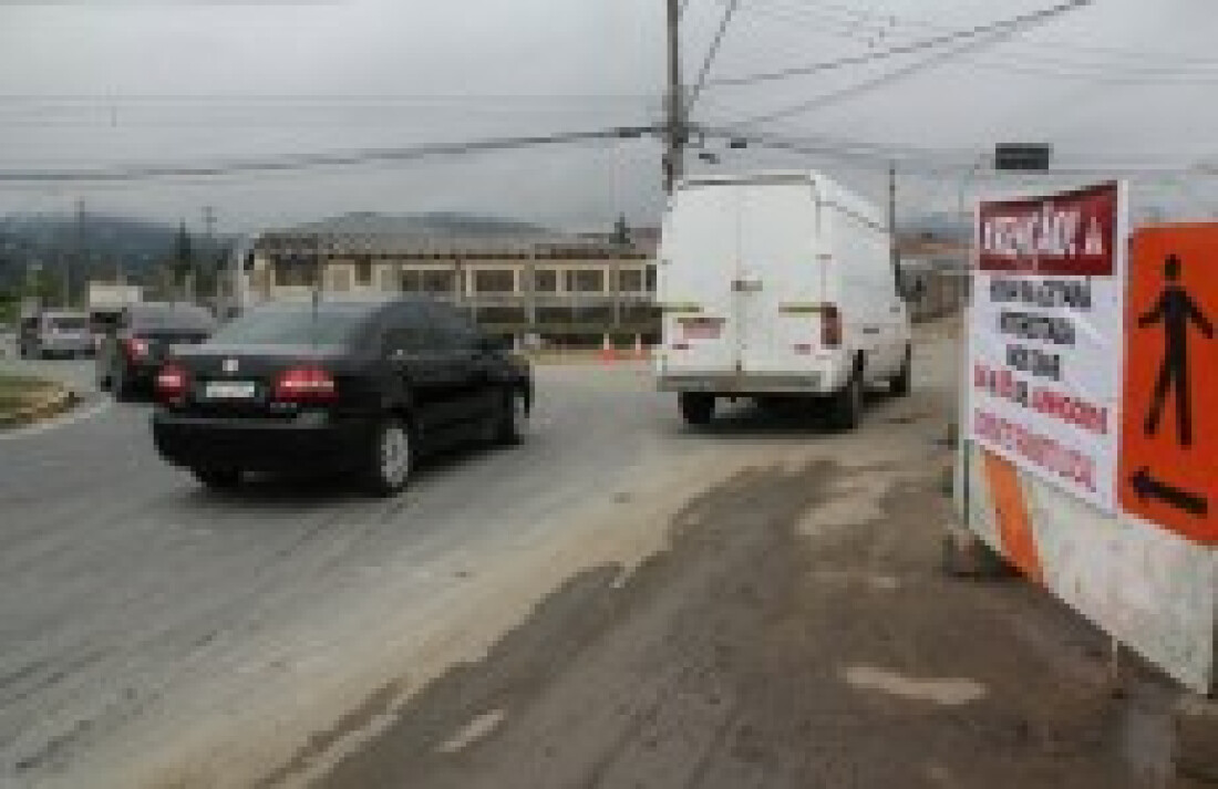 Obras do Corredor Leste-Oeste interdita avenida