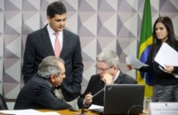 Raimundo Lira mantém prazo do impeachment
