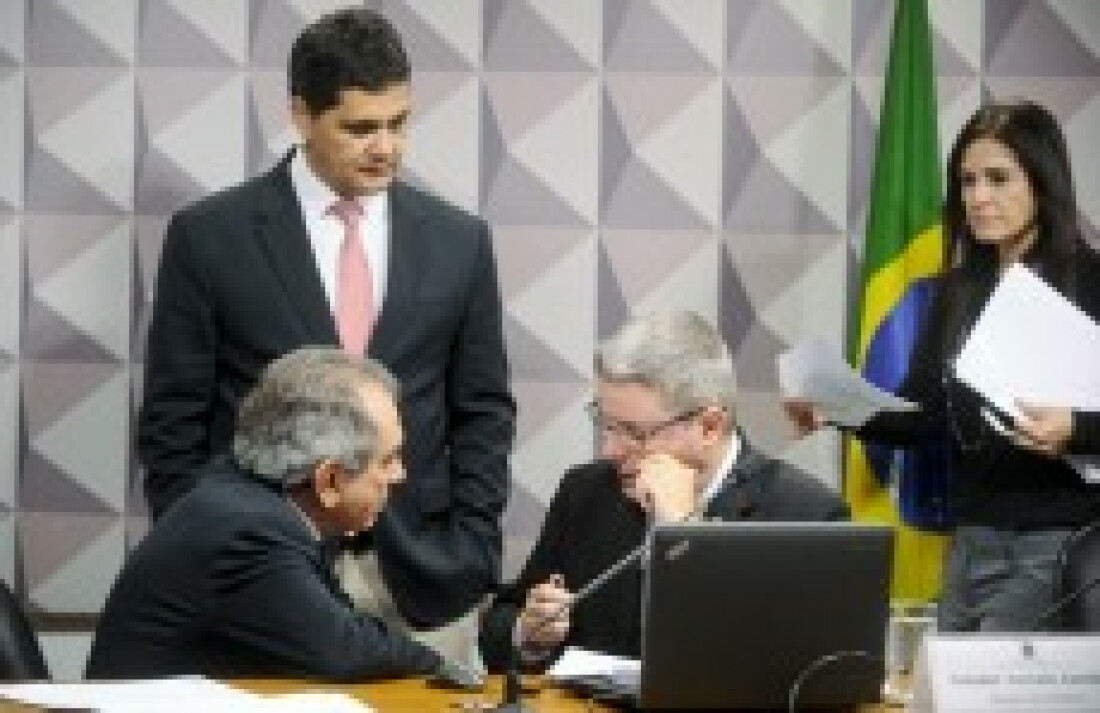 Raimundo Lira mantém prazo do impeachment