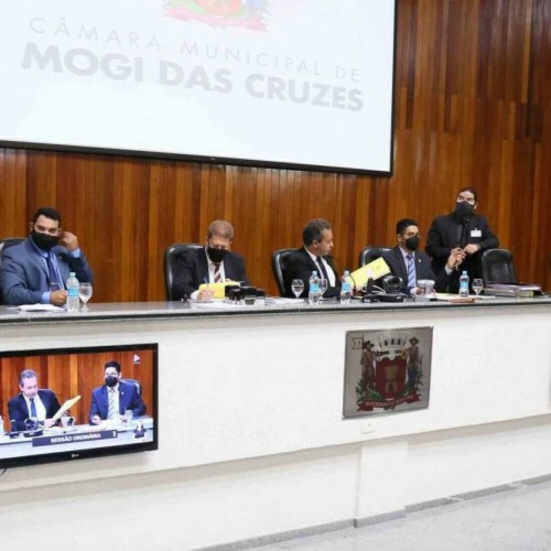 Vereadores jogam votação do orçamento para 'depois do fim'