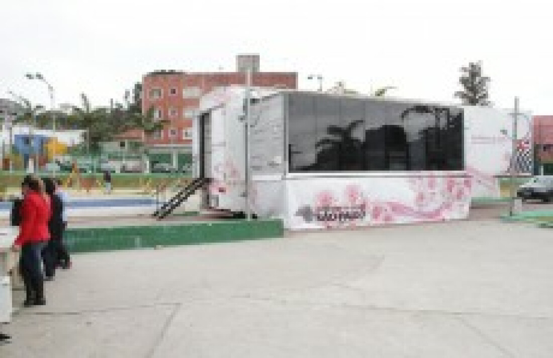 Carreta da mamografia em Ferraz