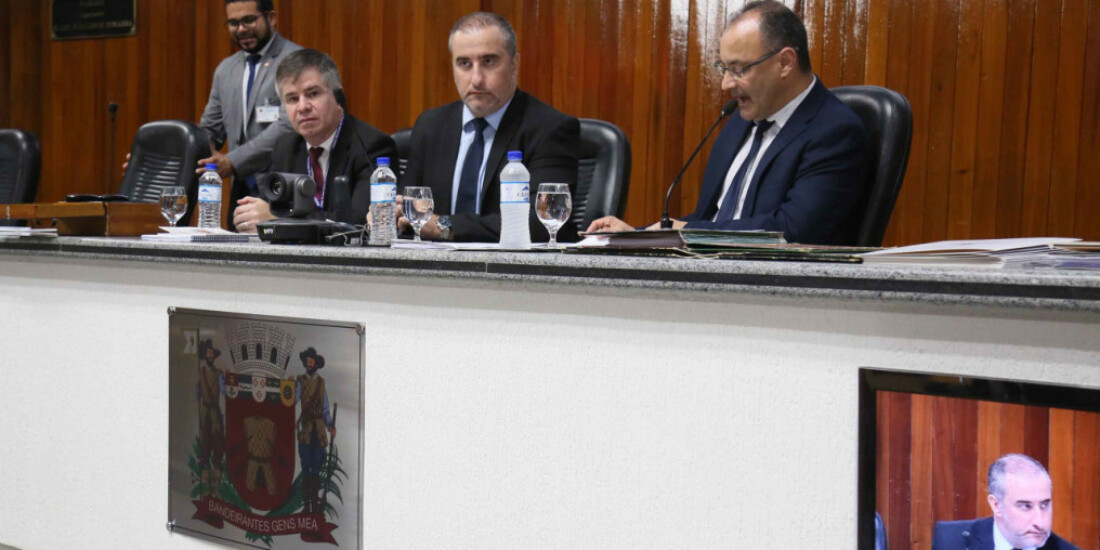 Discussão sobre segurança nas escolas domina a sessão