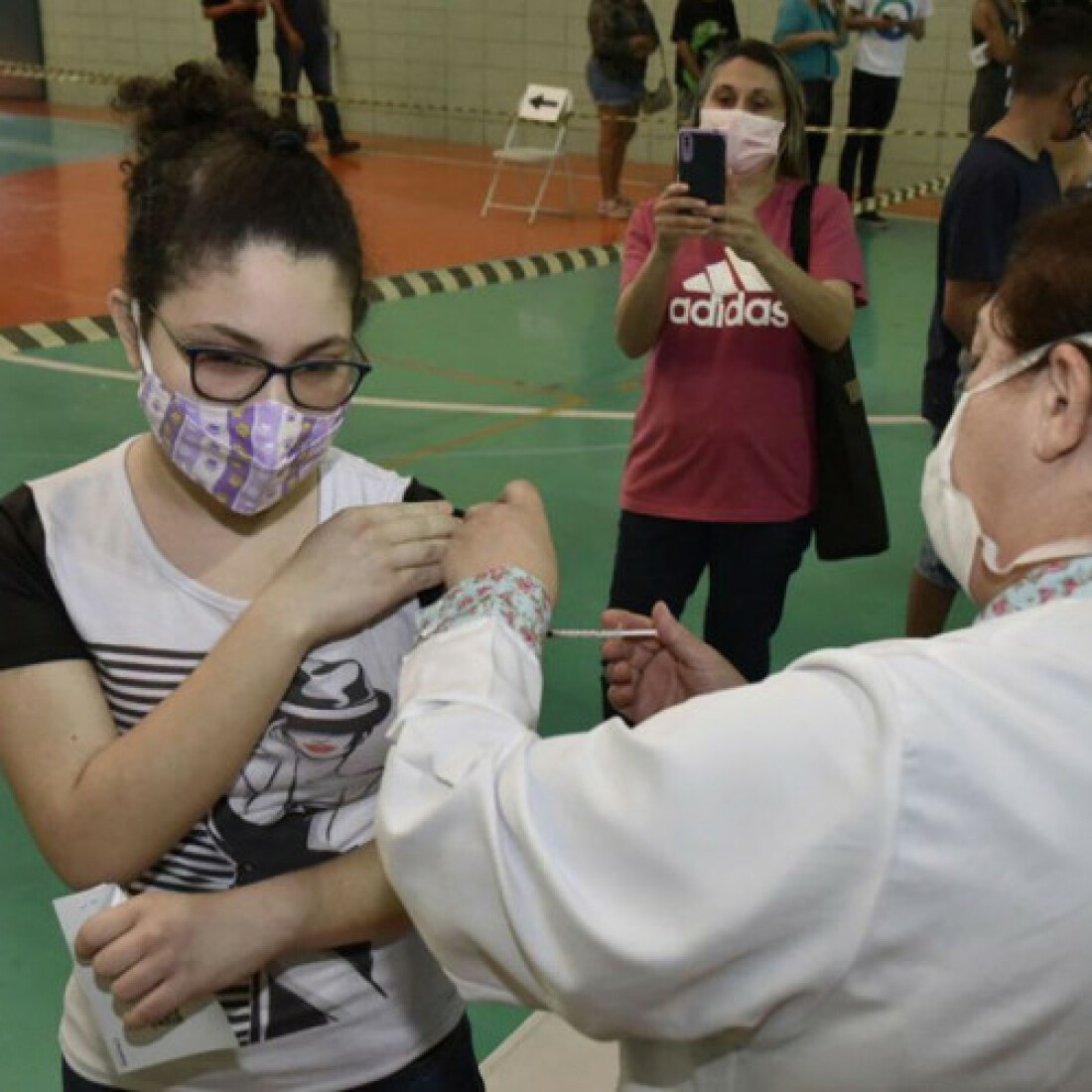Brasil supera marca de 90% da população-alvo vacinada com a 1ª dose