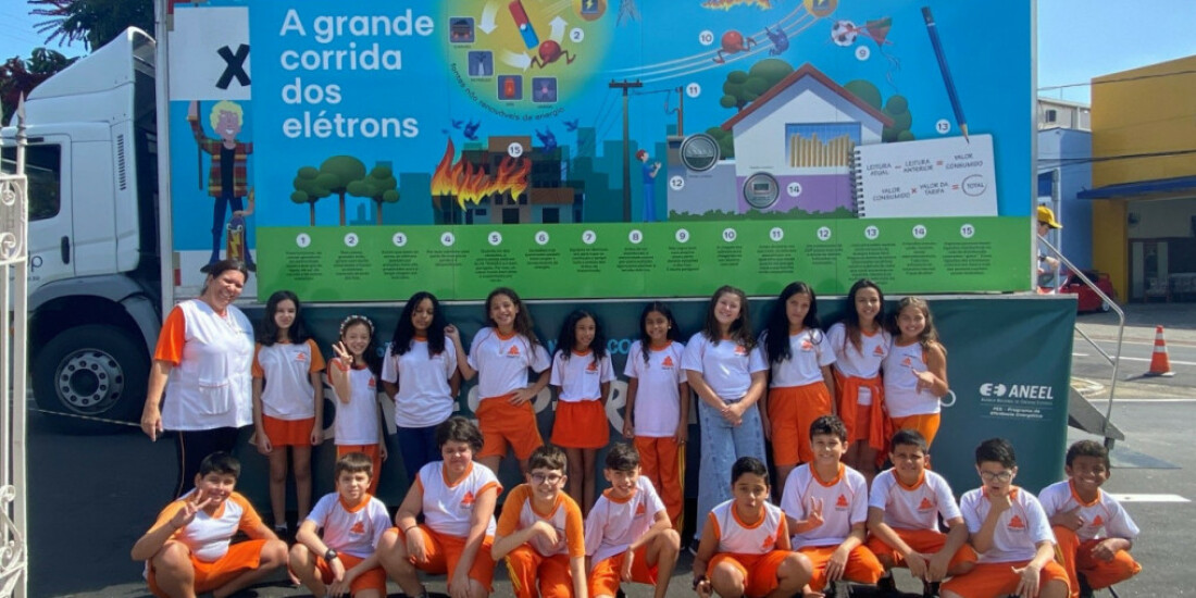 Caminhão "Boa Energia nas Escolas" visita escolas municipais