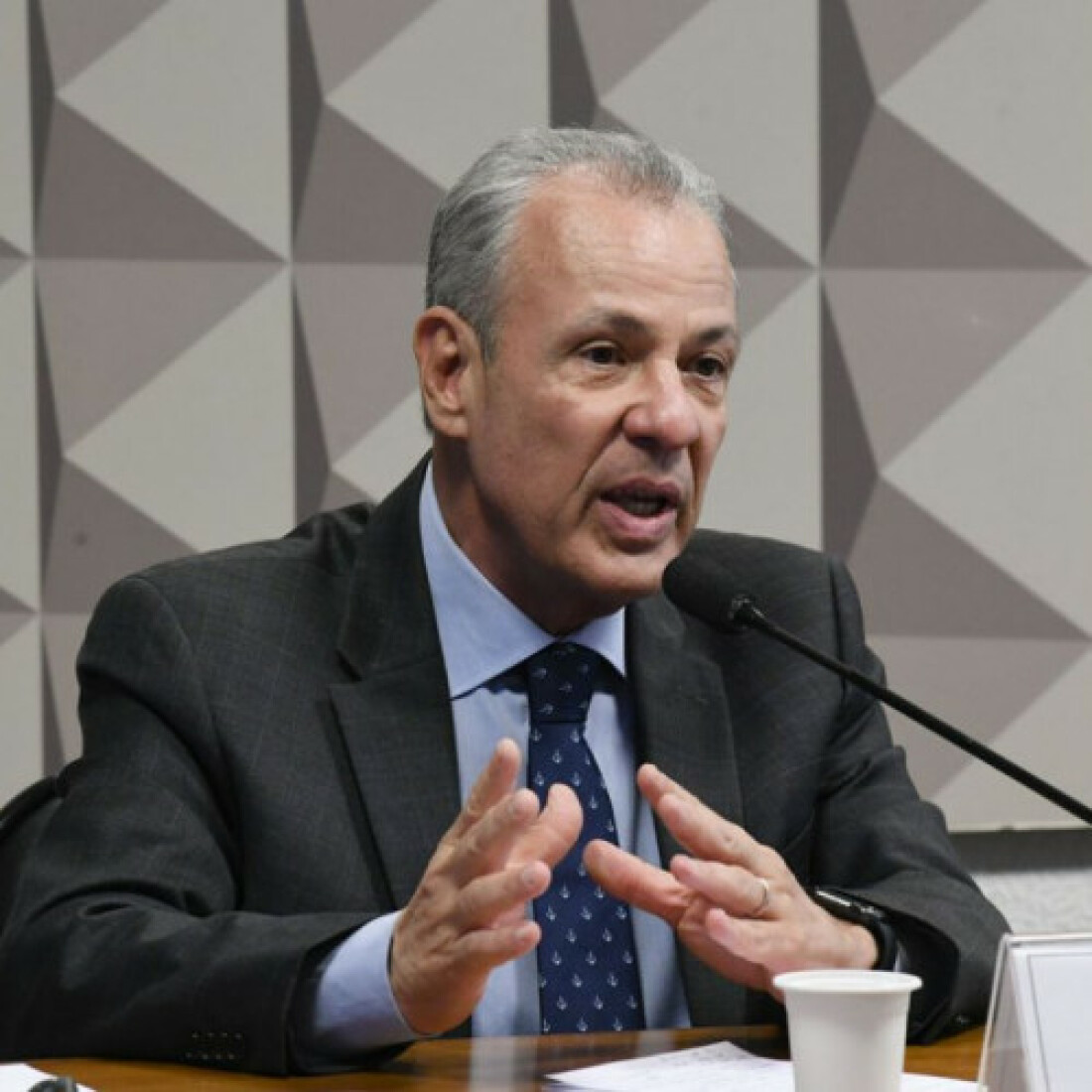 Ministro descarta risco de apagão no país por crise hídrica
