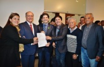 Inho consegue verbas para galpão