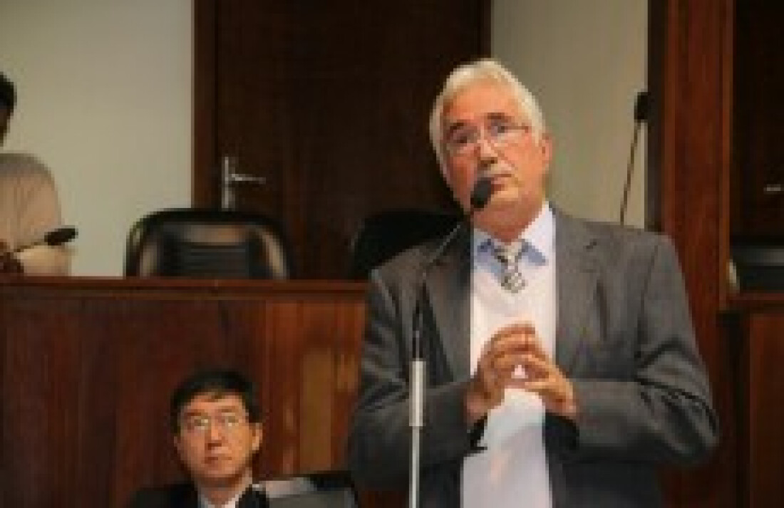 Protássio sugere a criação de um crematório no município