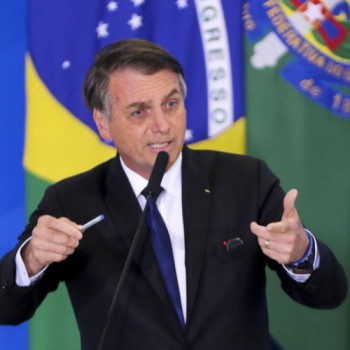 Presidente regulamenta auxílio gás e Programa Alimenta Brasil