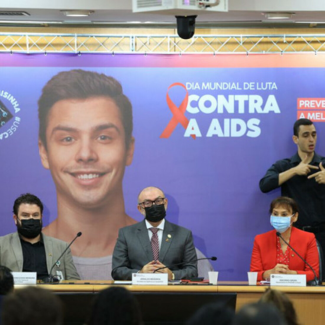 HIV: Brasil tem 694 mil pessoas em terapia antirretroviral