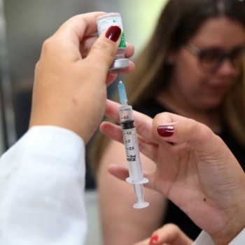 Rio suspende vacinação contra gripe por falta de doses