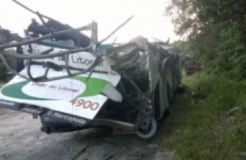 Ônibus estava em alta velocidade