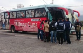Estudantes da Universidade Braz Cubas vão ao Guarujá doar sangue