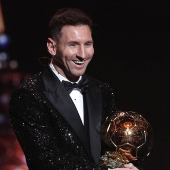 Messi amplia recorde e ganha 7ª Bola de Ouro da carreira