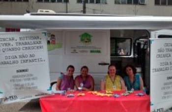 Peti faz campanha 'Não dê esmolas!'