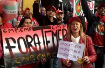 Manifestantes ameaçam fazer uma greve geral