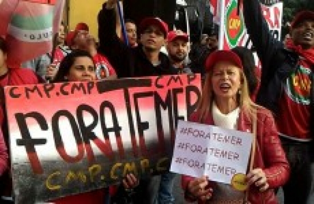 Manifestantes ameaçam fazer uma greve geral