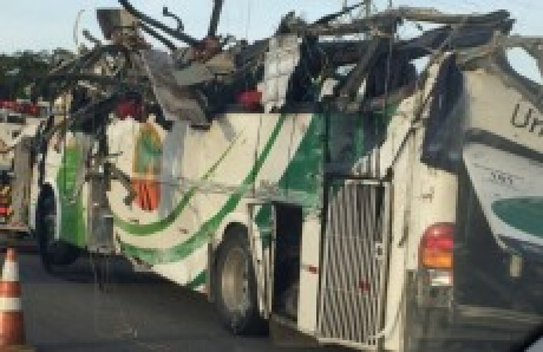 Peritos começam a analisar ônibus