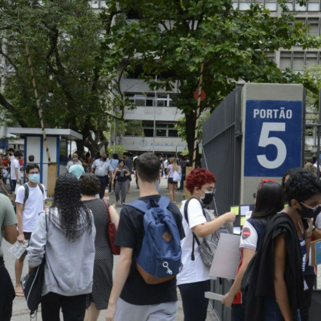 TV Brasil faz correção de questões do segundo dia de provas do Enem