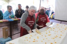 Igreja distribui 35 mil pães a fiéis