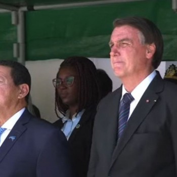 Presidente diploma cadetes e fala sobre governo: “aqui é mais difícil”