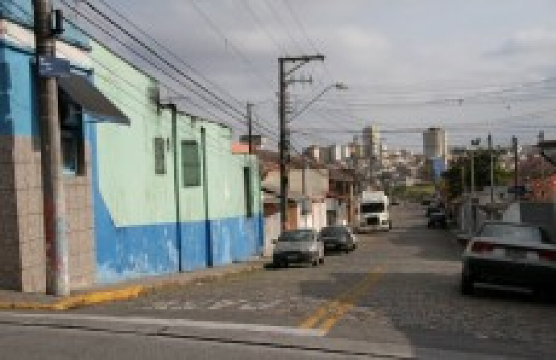Bandidos levam R$ 30 mil de família no bairro Mogi Moderno