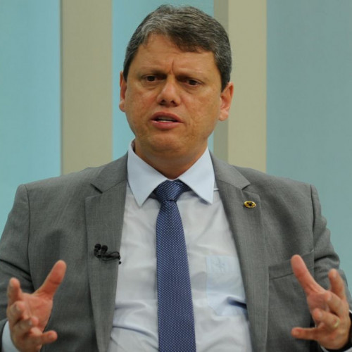 Concessões devem dobrar ferrovias no país em 15 anos, diz ministro