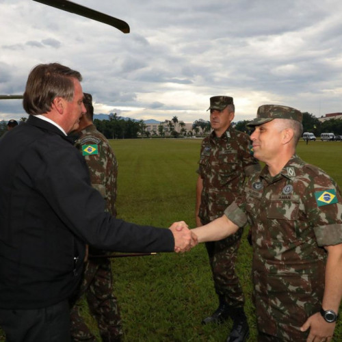 Bolsonaro participa da formatura de cadetes do Exército na Aman