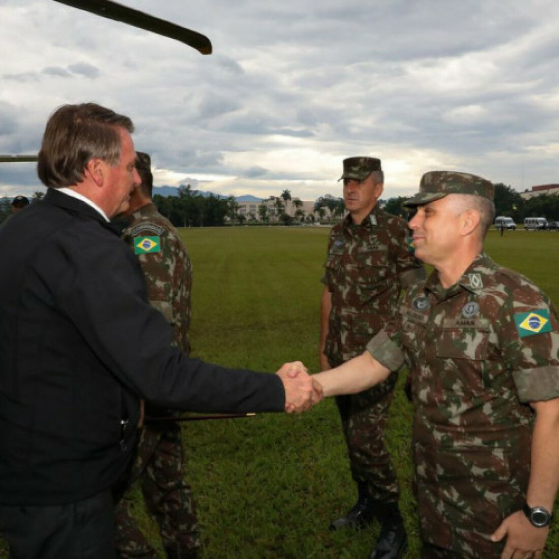Bolsonaro participa da formatura de cadetes do Exército na Aman