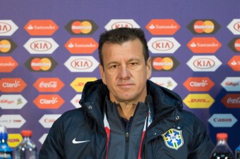 CBF demite Dunga e deve anunciar Tite ainda hoje