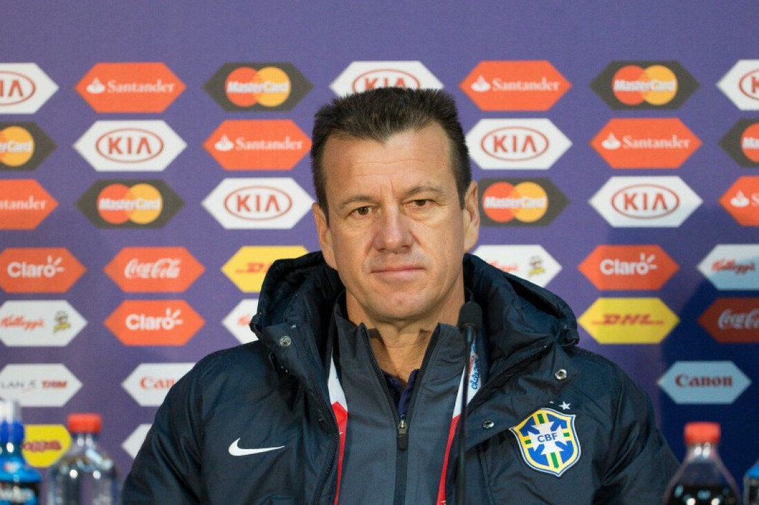 CBF demite Dunga e deve anunciar Tite ainda hoje
