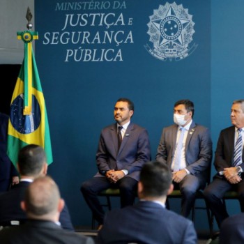 Governo distribuirá óculos de visão noturna a policiais de fronteira