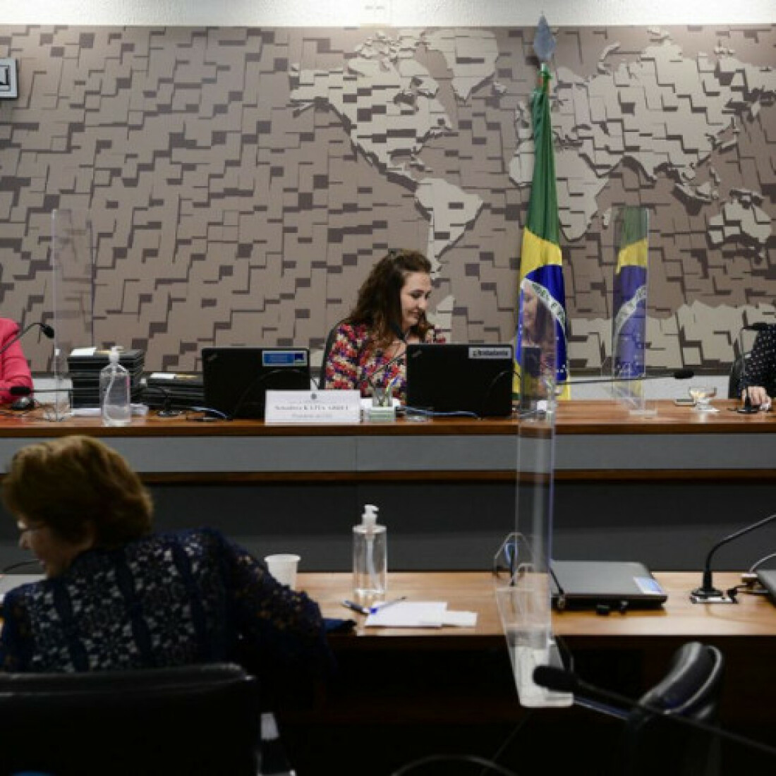 Senado sabatina onze servidores para chefiar embaixadas brasileiras