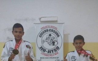 Irmãos Espirito Santo sobem ao pódio