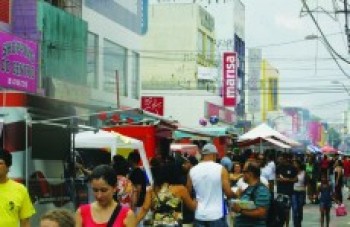 Assaltantes fazem reféns na loja Pernambucanas