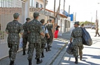 Carreata do Agasalho acontece em 2 bairros