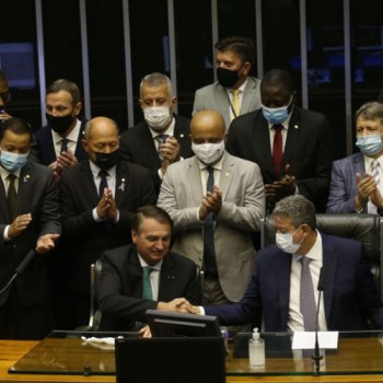 Presidente recebe medalha do mérito legislativo no Congresso Nacional