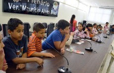 Projeto escolar leva alunos para conhecer a Câmara