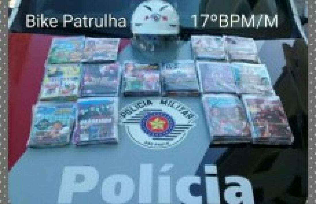 Bike Patrulha apreende mídias piratas em Jundiapeba: