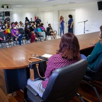 Membros para a gestão do ComMulher tomam posse