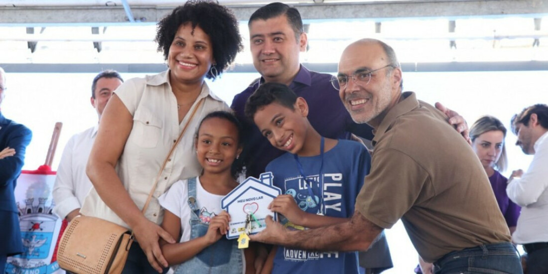 Prefeito realiza entrega de 300 novos apartamentos na região norte