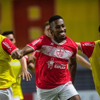 Série B: CRB bate Vitória e segue vivo na luta pelo acesso à elite