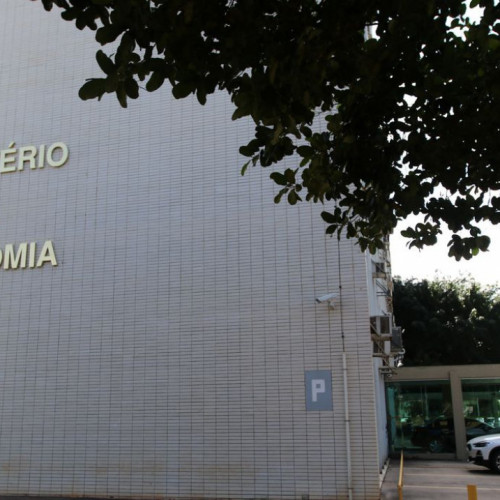 Governo reduz para R$ 95,8 bilhões previsão de déficit para 2021