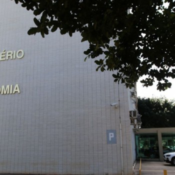 Governo reduz para R$ 95,8 bilhões previsão de déficit para 2021