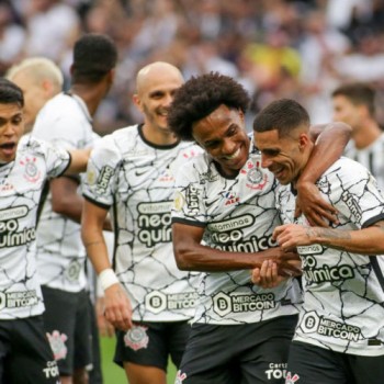 Brasileiro: Corinthians supera Santos e entra no G4