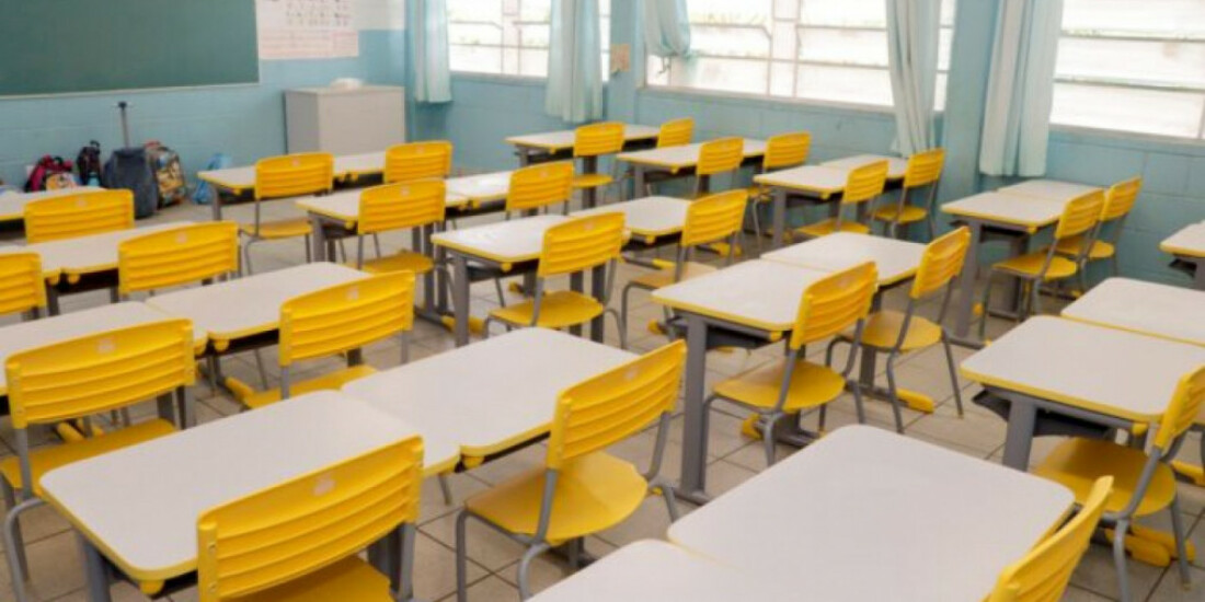 Secretaria de Educação realiza troca de mobiliário em escolas