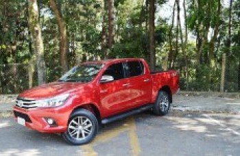 Hilux SRX, a top de linha da Toyota, traz 'tudo' de série